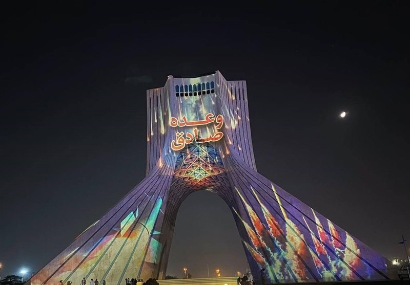  اجرای برج‌نگاره عملیات "وعده صادق" در برج آزادی 